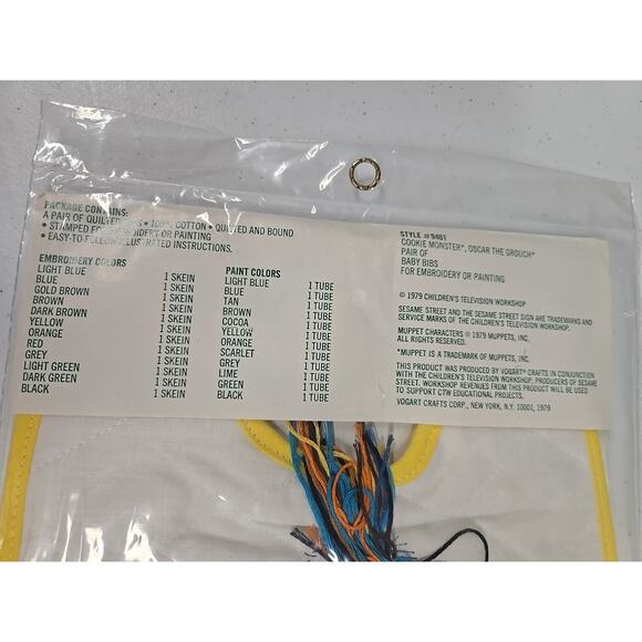 Vintage Vogart Crafts Sesame Street Craft Kit Baby Bib Cookie Monster Oscar New - Picture 5 of 7